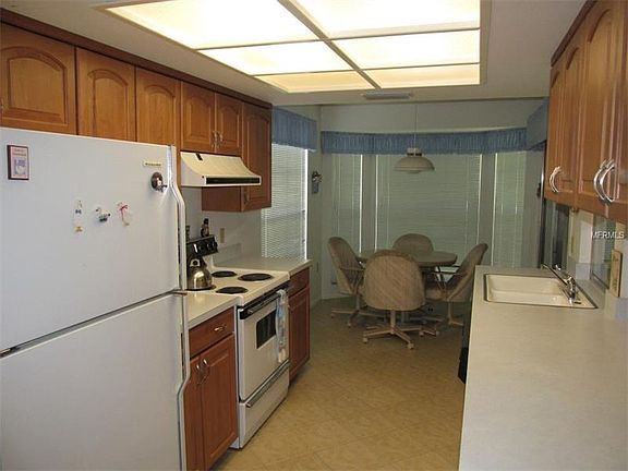 3rd image of 7096 Crown Oaks Dr