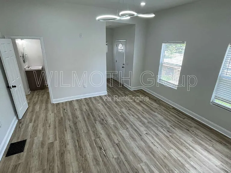 1126 Villa Ave — Photo 3