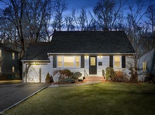 61 Beechwood Rd, Florham Park, NJ 07932