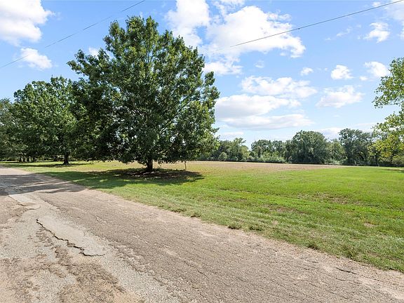 5th image of 2217 Creek Rd
