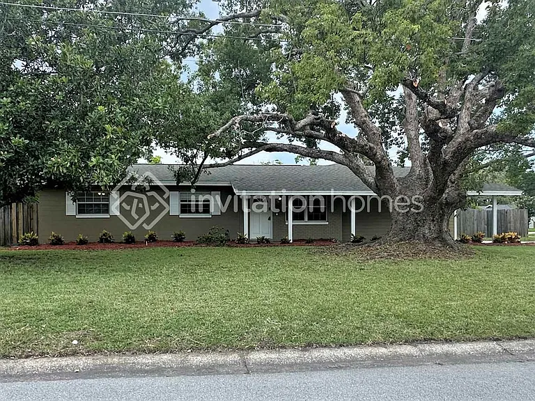 705 Carvell Dr — Photo 1