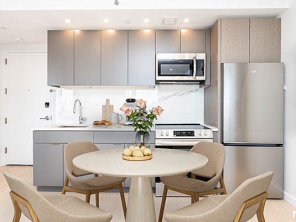 4th image of 1499 Bedford Ave #10X