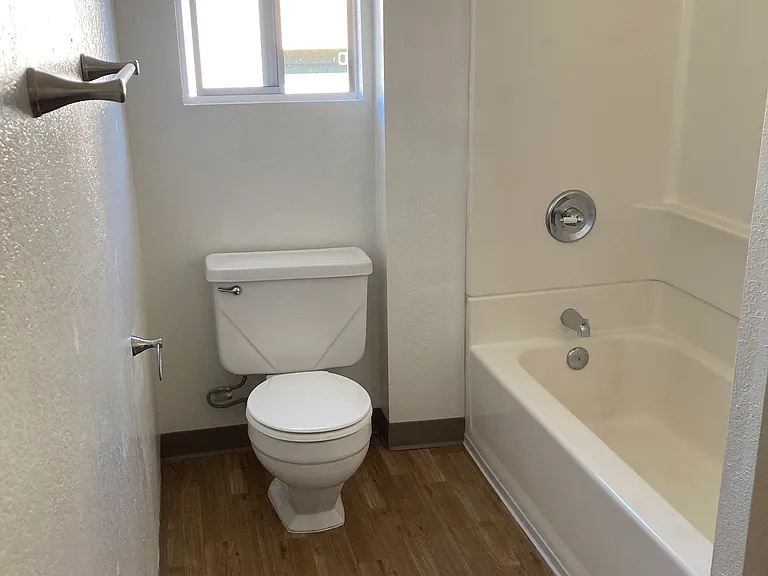 1052 Vale Terrace Dr — Photo 12
