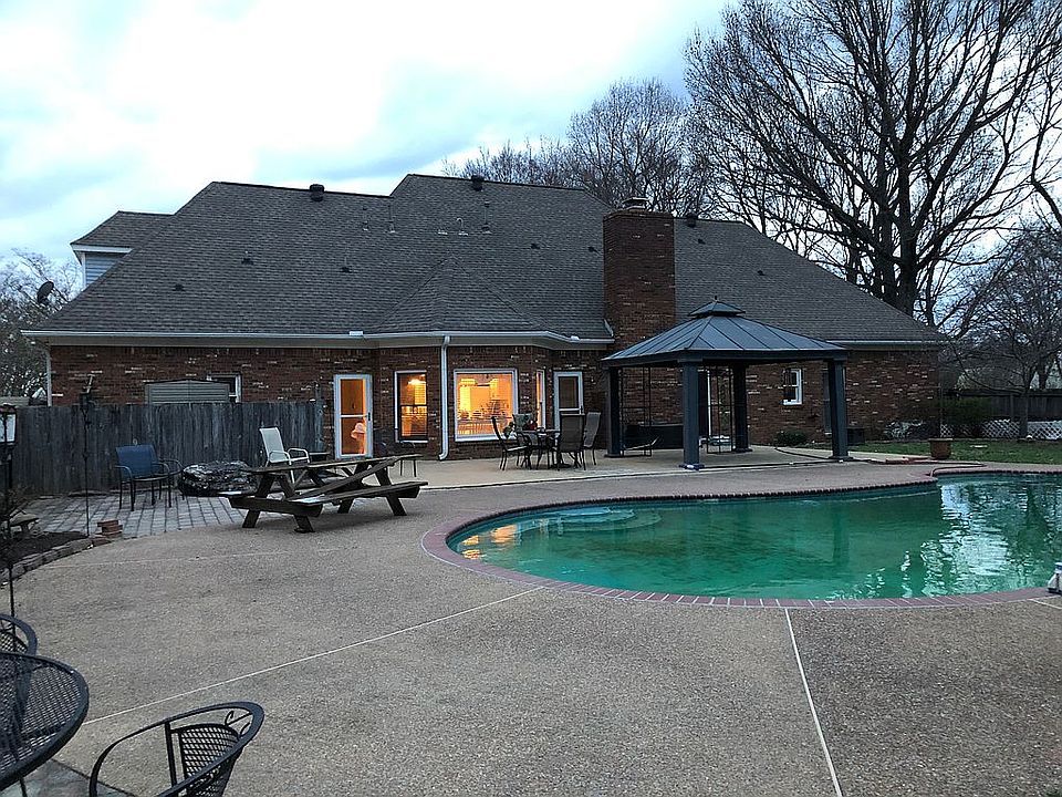 1st image of 290 Foxwood Cir W