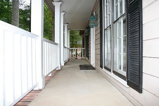 ROCKING CHAIR FRONT PORCH