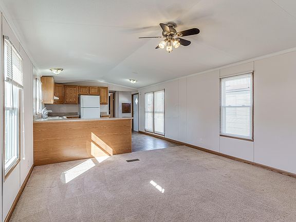 3rd image of 32 Winter Pine Dr