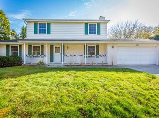 1927 Laura Ln, Waukesha, WI 53186