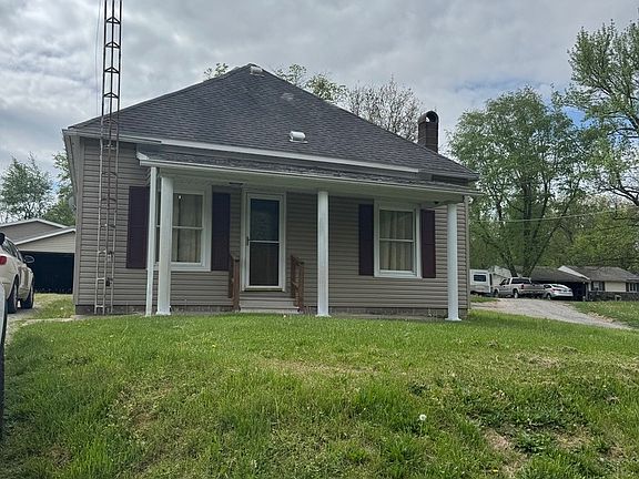 3rd image of 818 E Belleville Ave