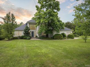 2140 Bass Lake Rd, Commerce Township, MI 48382