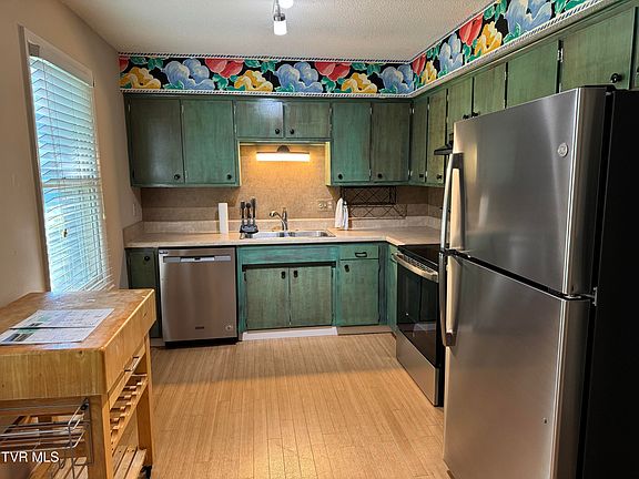 3rd image of 2121 Hickory Springs Rd #2121