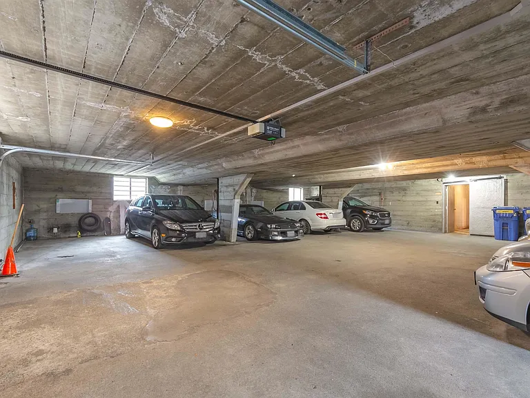 1925 Nelson St #105 — Photo 18
