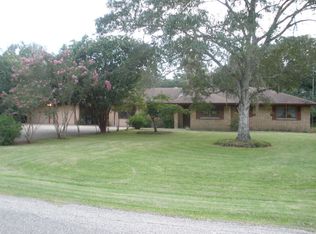 8750 Plantation Dr, West Columbia, TX 77486