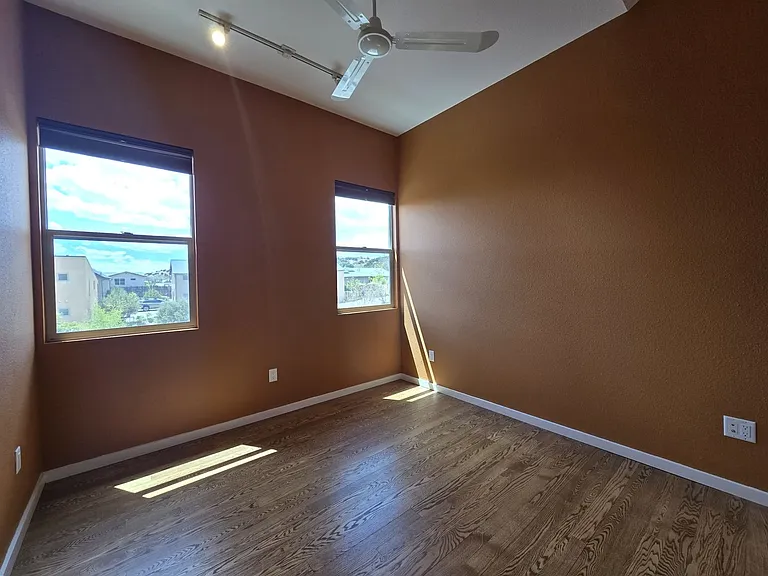2180 W Alameda St #14 — Photo 16