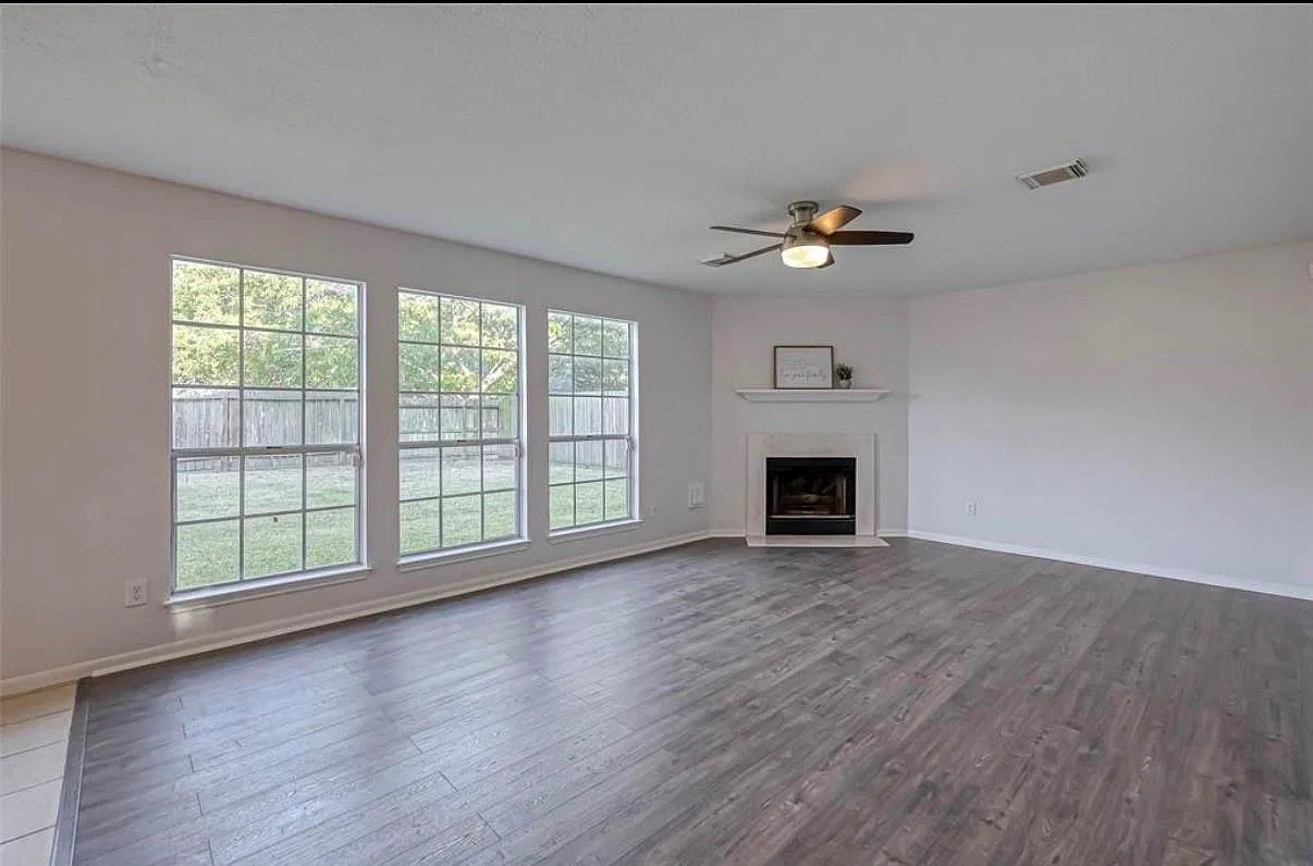 4 bed, 2.5 bath, 2751 sqft, $2,400 — Photo 3