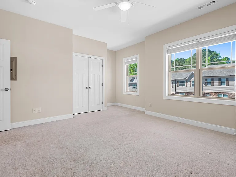 3950 Amelia Park Dr — Photo 10