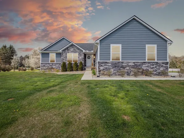 668 Braxwood Pl, Milford, MI 48381