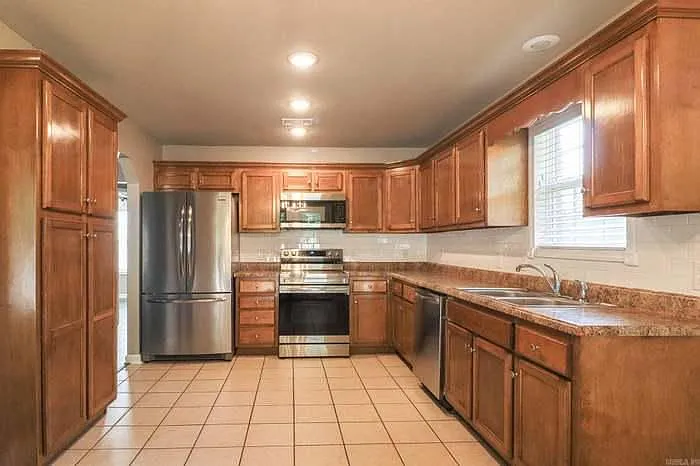 712 Troy Cv — Photo 5