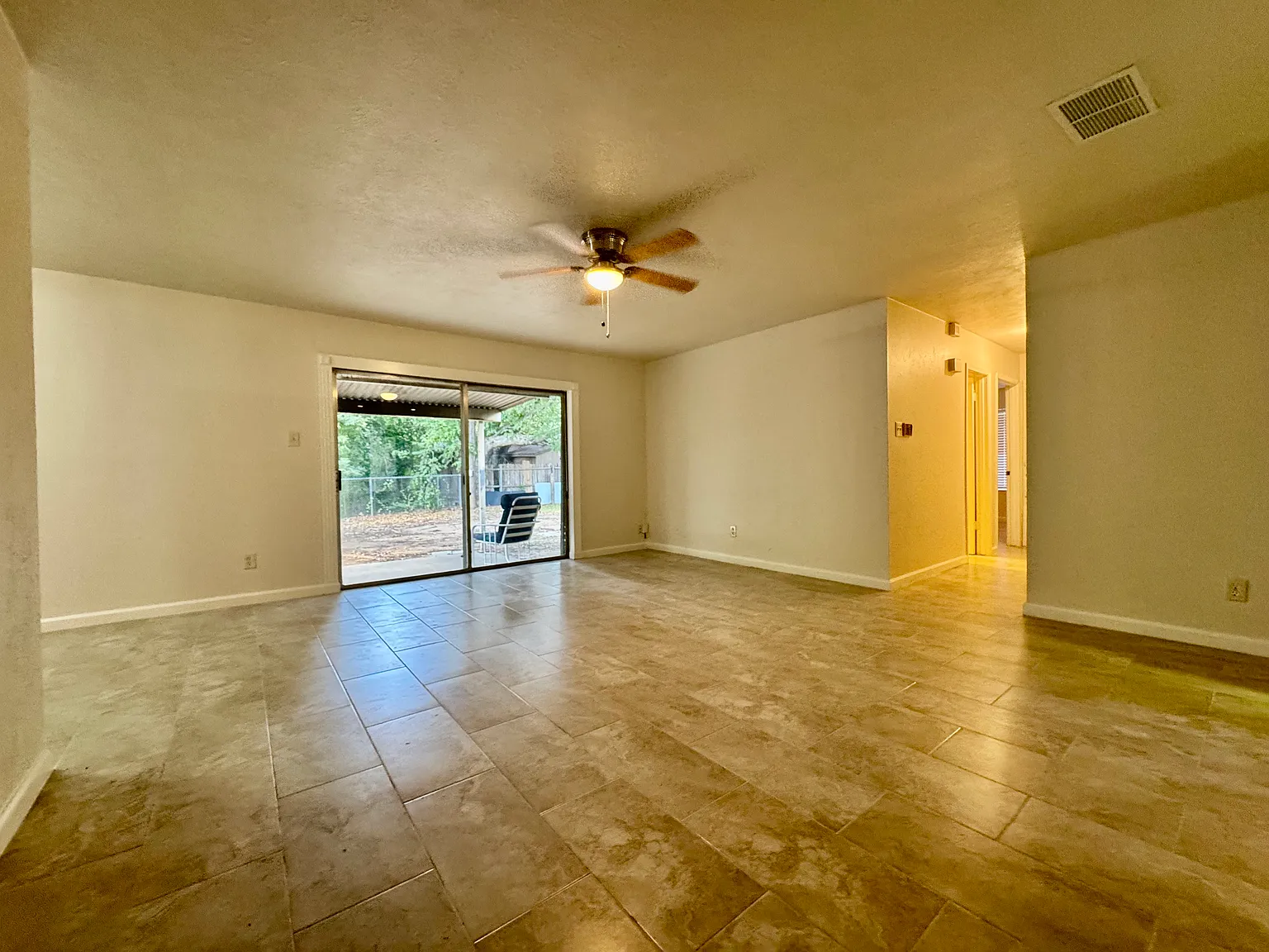 3 bed, 1160 sqft, $1,600 — Photo 4