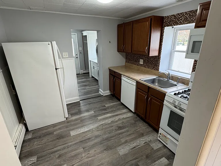 27 Elm Ave #1 — Photo 4