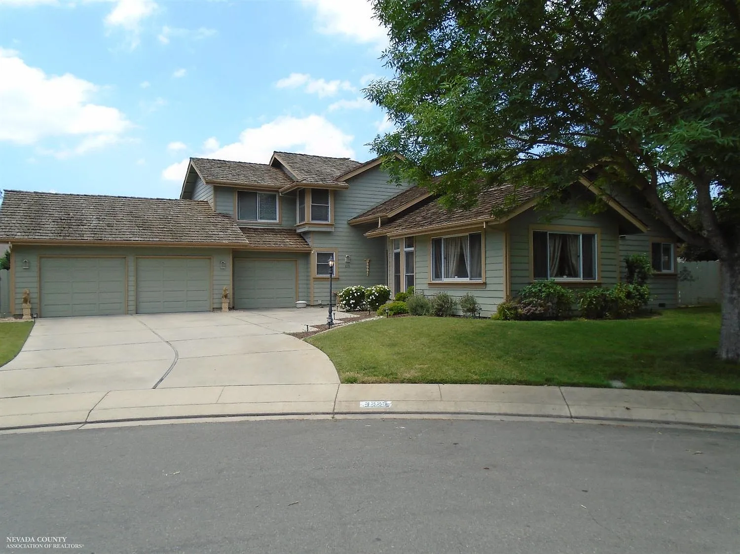3225 Lakeshore Ct photo 1