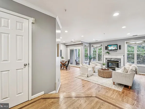 4681 Lawton Way APT 103, Alexandria, VA 22311