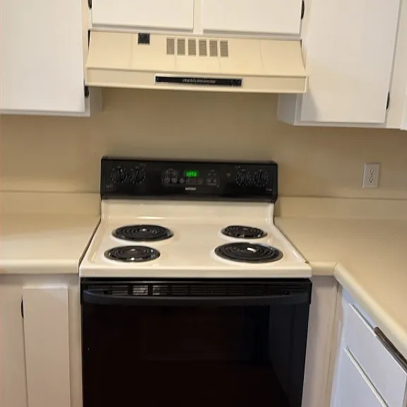 College Ave Apts. — Photo 25