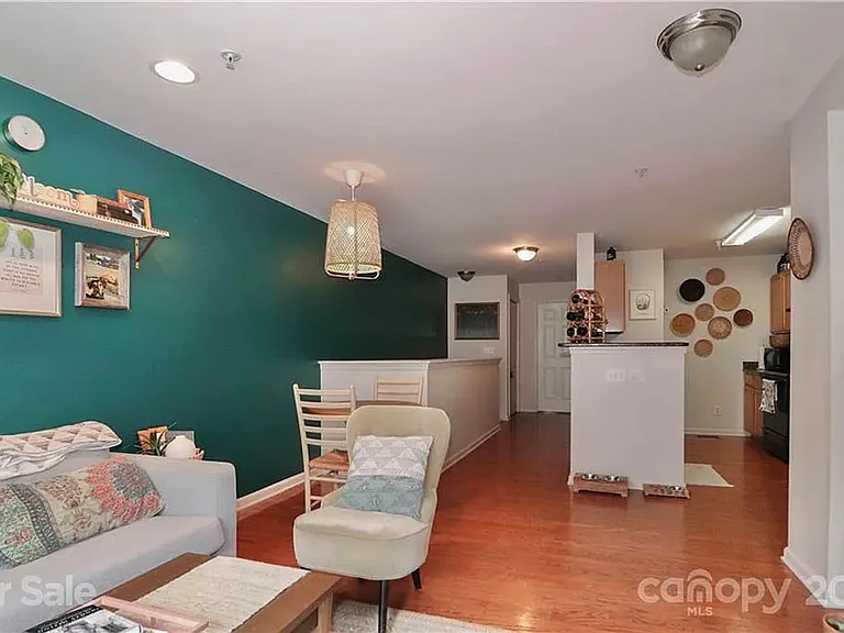 547 Donatello Ave — Photo 9