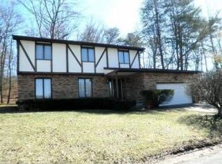 10 Stratford Way, Huntington, WV 25705