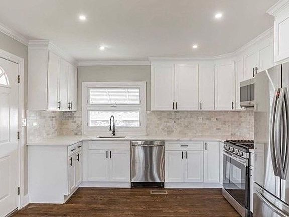 4th image of 88 Kennedy Dr #1