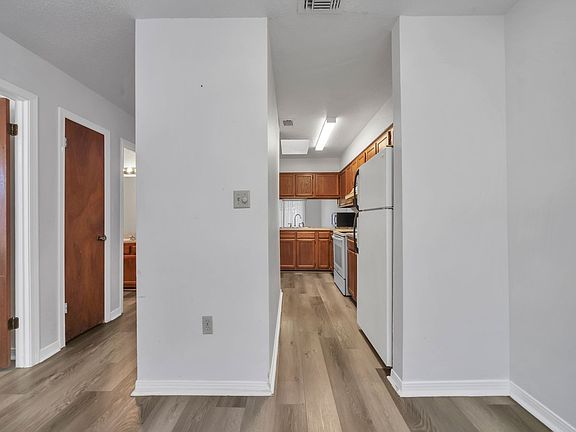 3rd image of 8 Viking Dr E Floor B