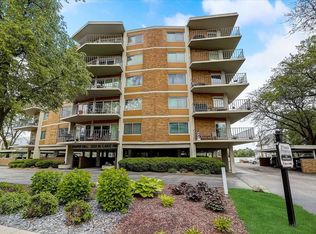 333 N Lake Rd, Oconomowoc, WI 53066