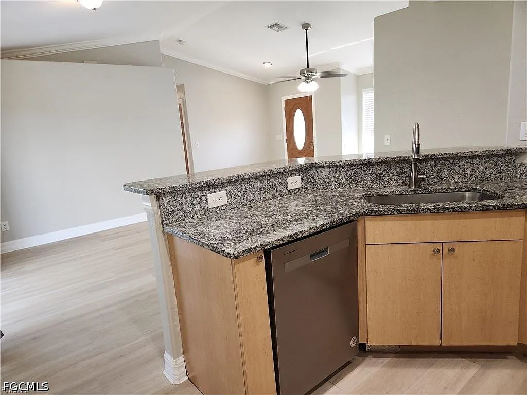 4 bed, 2.0 bath, 1412 sqft, $1,650 — Photo 4
