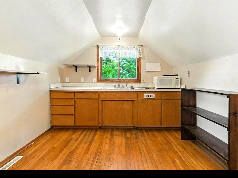 3116 Pocahontas — Photo 3