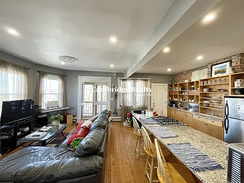 18 Sunset St #3T Photo 1