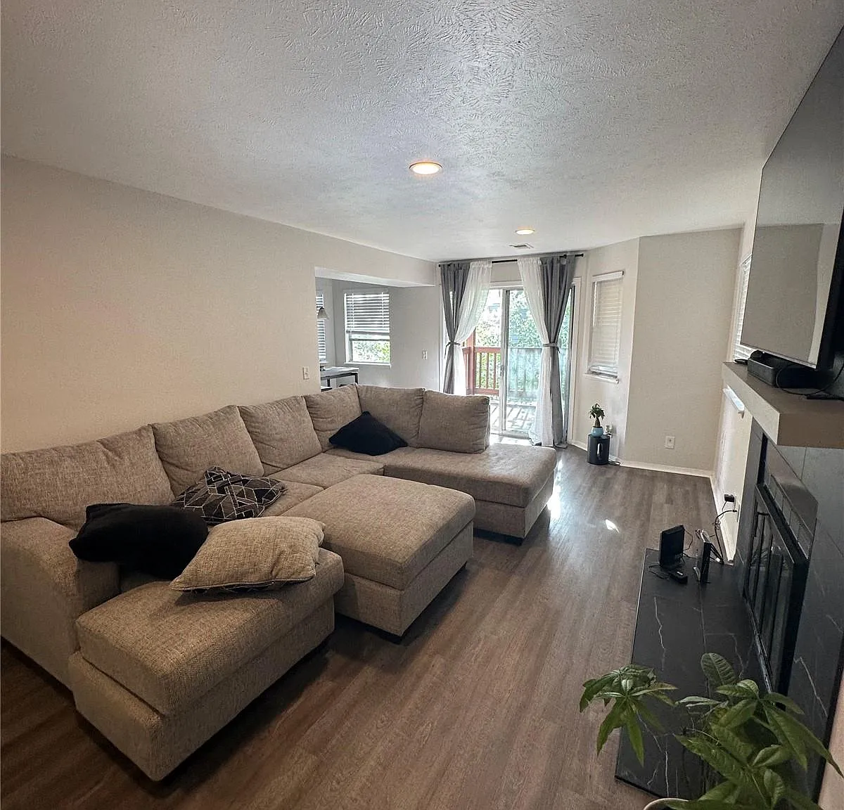 1 bed, 800 sqft, $1,650 — Photo 4
