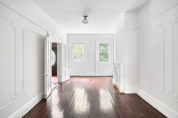 Sold by Nest Seekers International | media 17