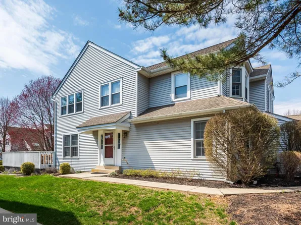 108 Cross Country Ct, North Wales, PA 19454