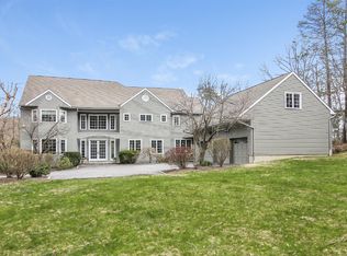 29 Wampus Lake Dr, Armonk, NY 10504