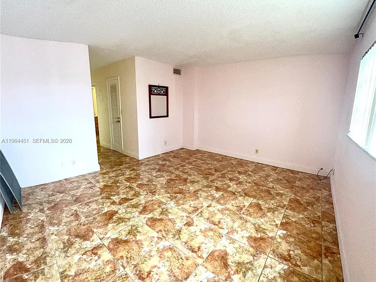 609 NE 14th Ave #706 — Photo 31
