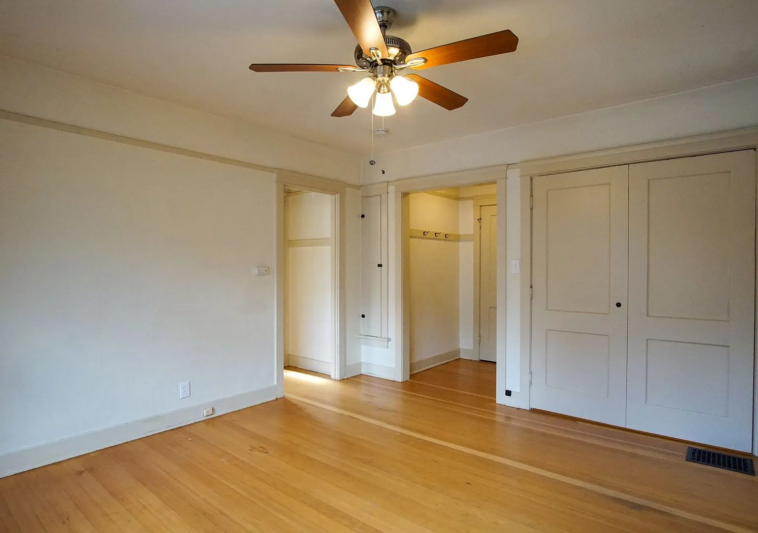 Rare Find! Lovely Corner 1-BDR w/Hardwoods, A/C + Built-in Dining Set! — Photo 4