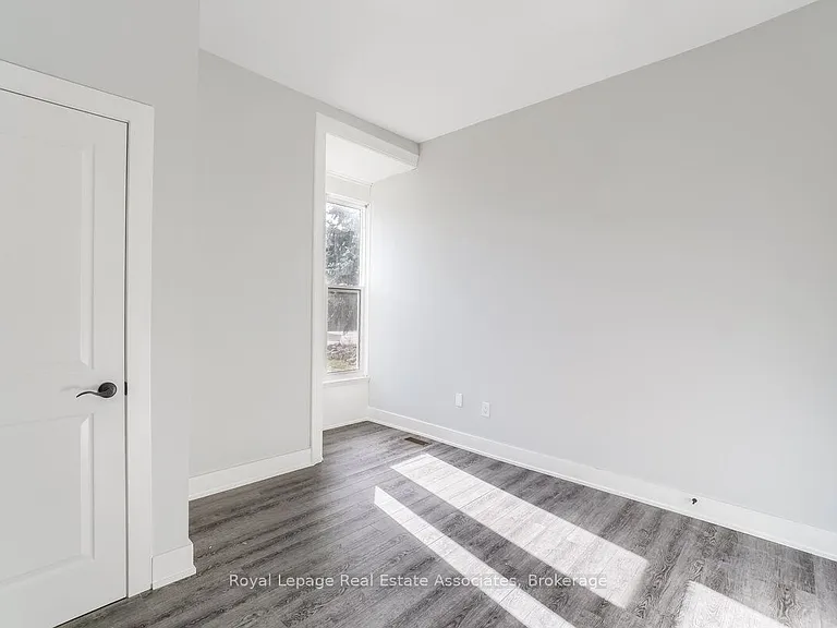 39 Welland Ave S #2 — Photo 9