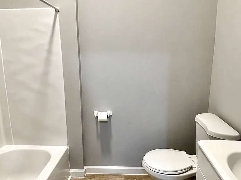 5040-5042 Lotus Ave #5042-2E — Photo 8