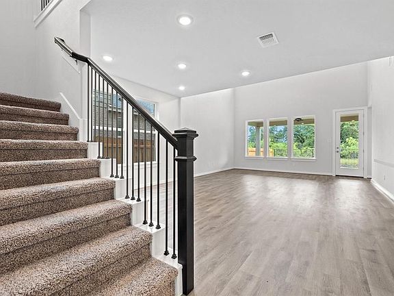 5th image of 144 Alicante Ln