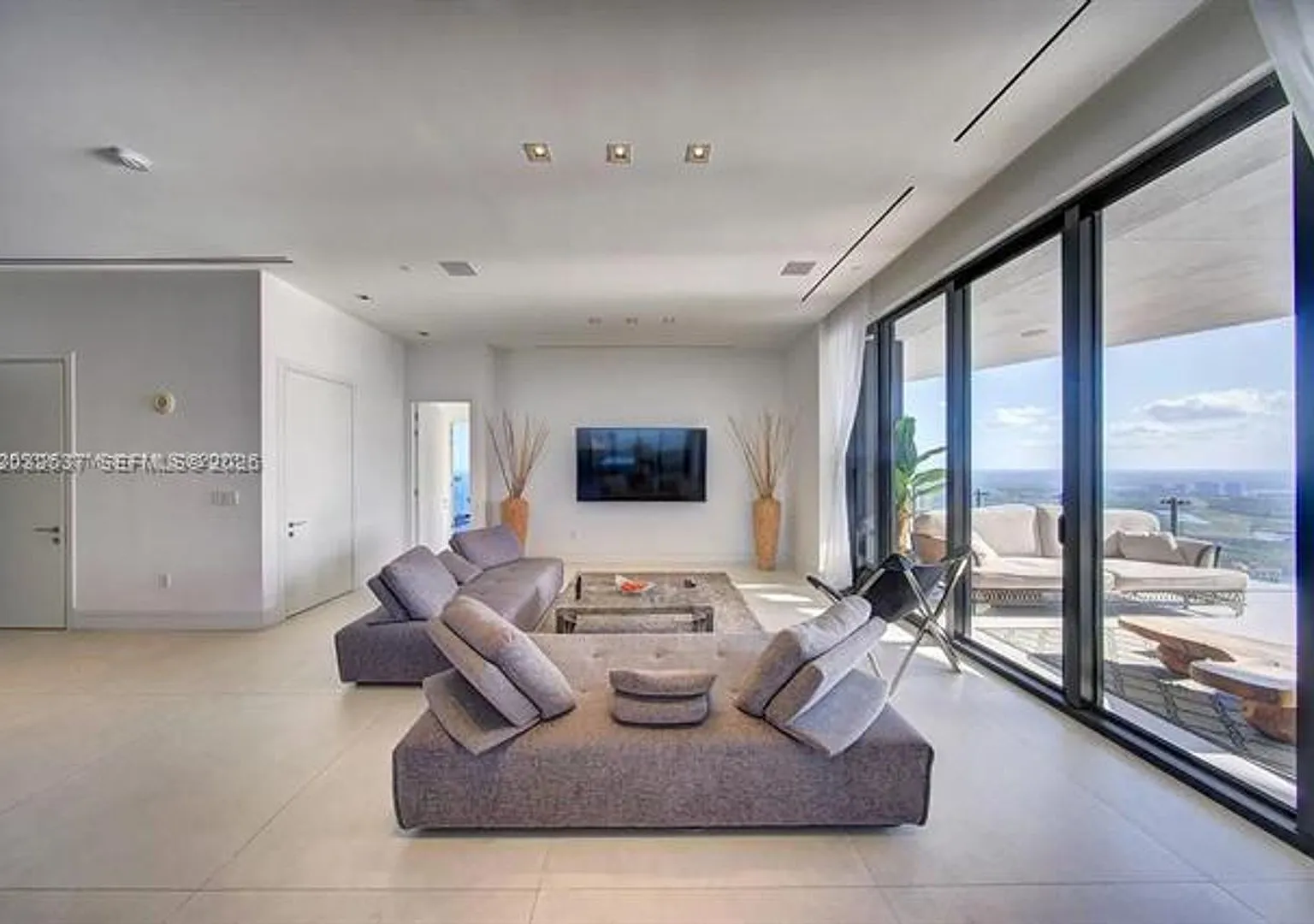 17141 Collins Ave CU-4602, Sunny Isles Beach, FL 33160 — Photo 1