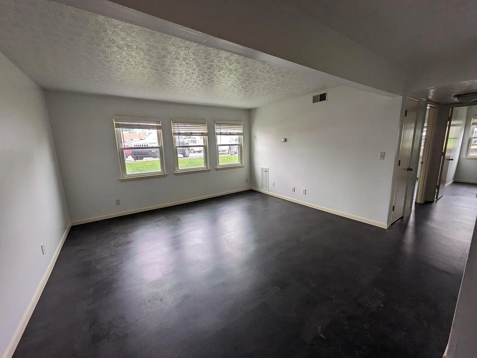 2 bed, 849 sqft, $1,300 — Photo 3