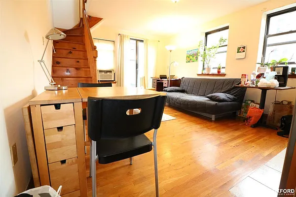 Rented by Oxford Property Group | media 9