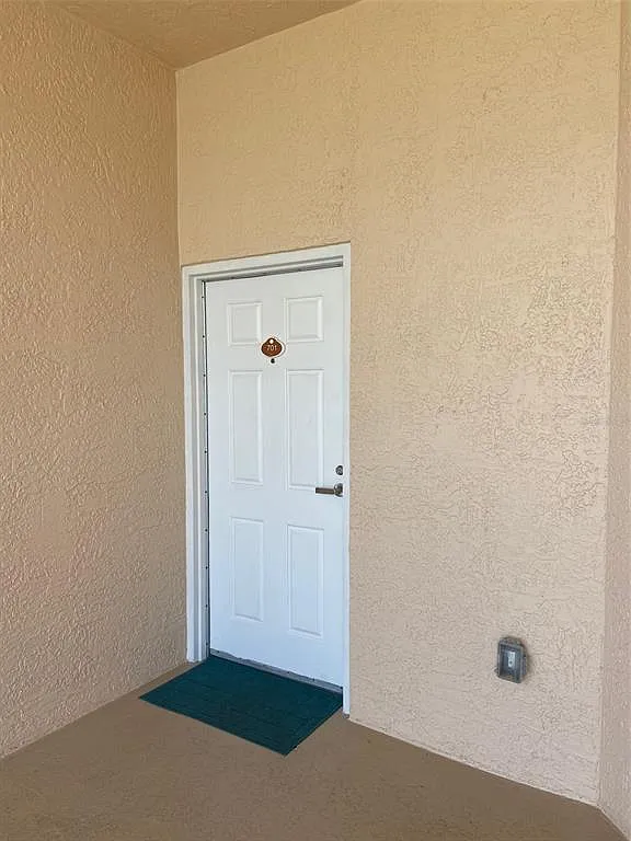 3 bed, 3.0 bath, 2043 sqft, $4,800 — Photo 3