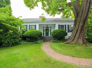 203 Old Oak St, Peters Twp, PA 15317