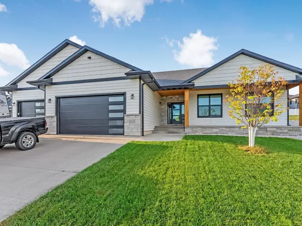 1625 W Burton Dr, Brandon, SD 57005