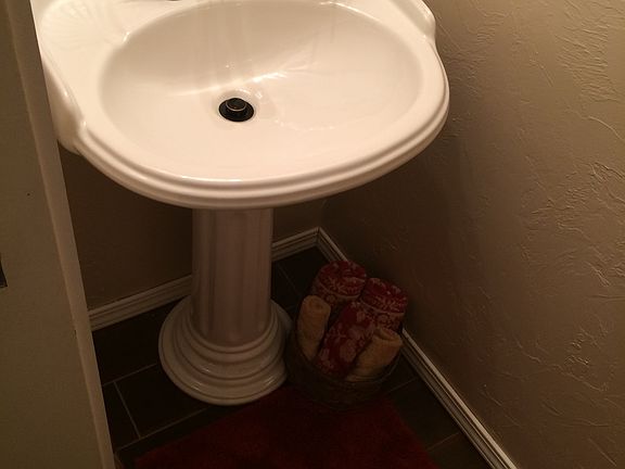 NEw Downstairs 1/2 Bathroom